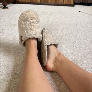 Cozy Cream Fuzzy Slippers